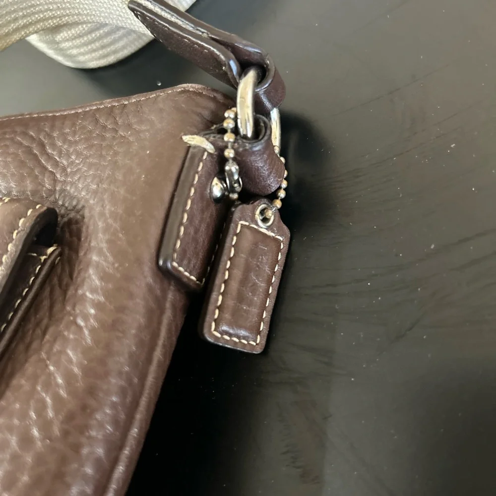 Coach pebbled brown leather crossbody bag - Picture 5 of 11